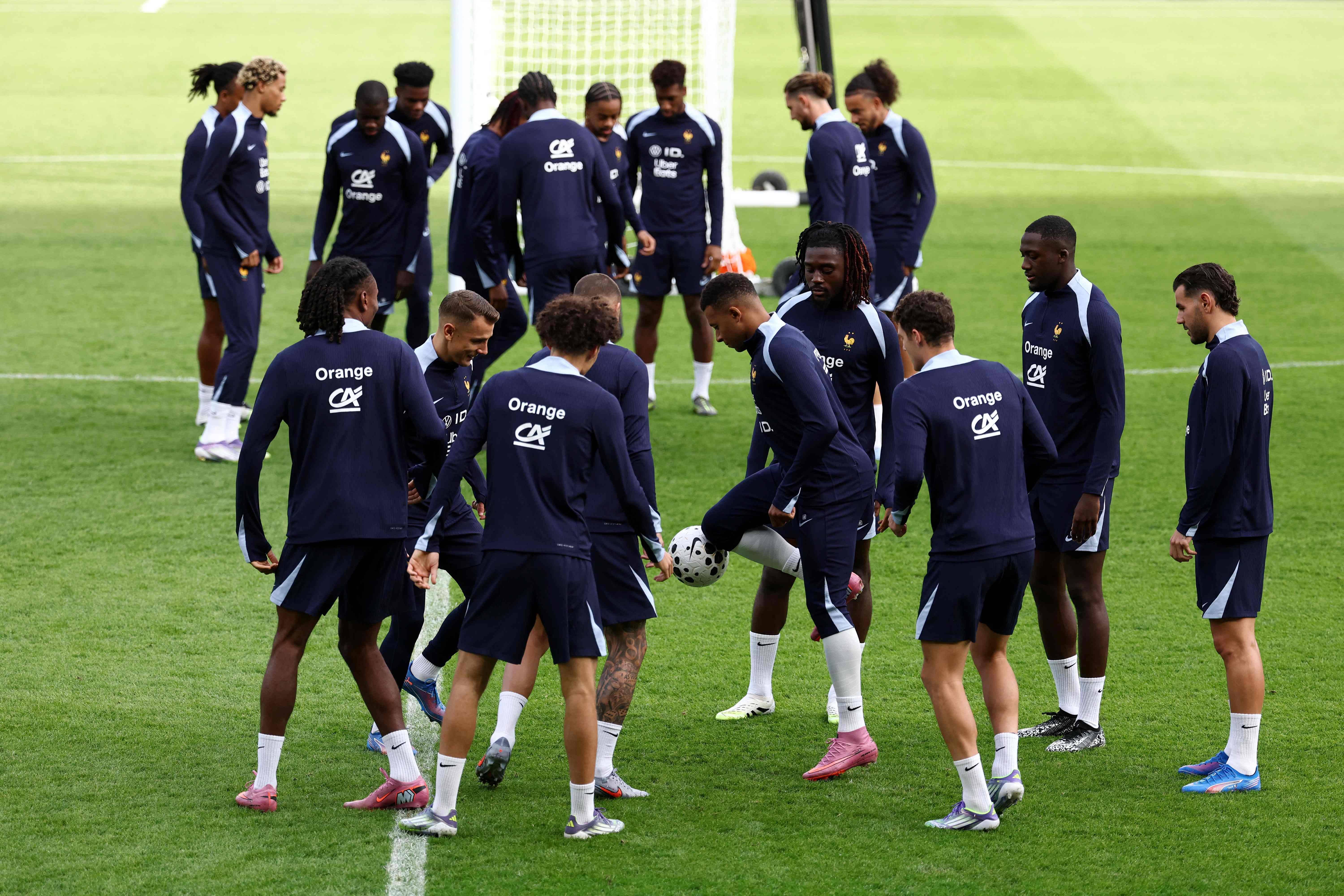 关于欧洲杯预选赛场面火爆，球队竞技水平相当的信息