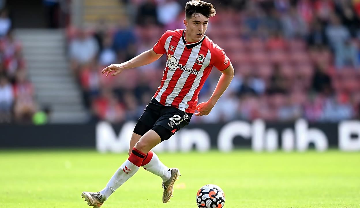 包含雷恩客场一球小胜，成功保持小组出线希望的词条