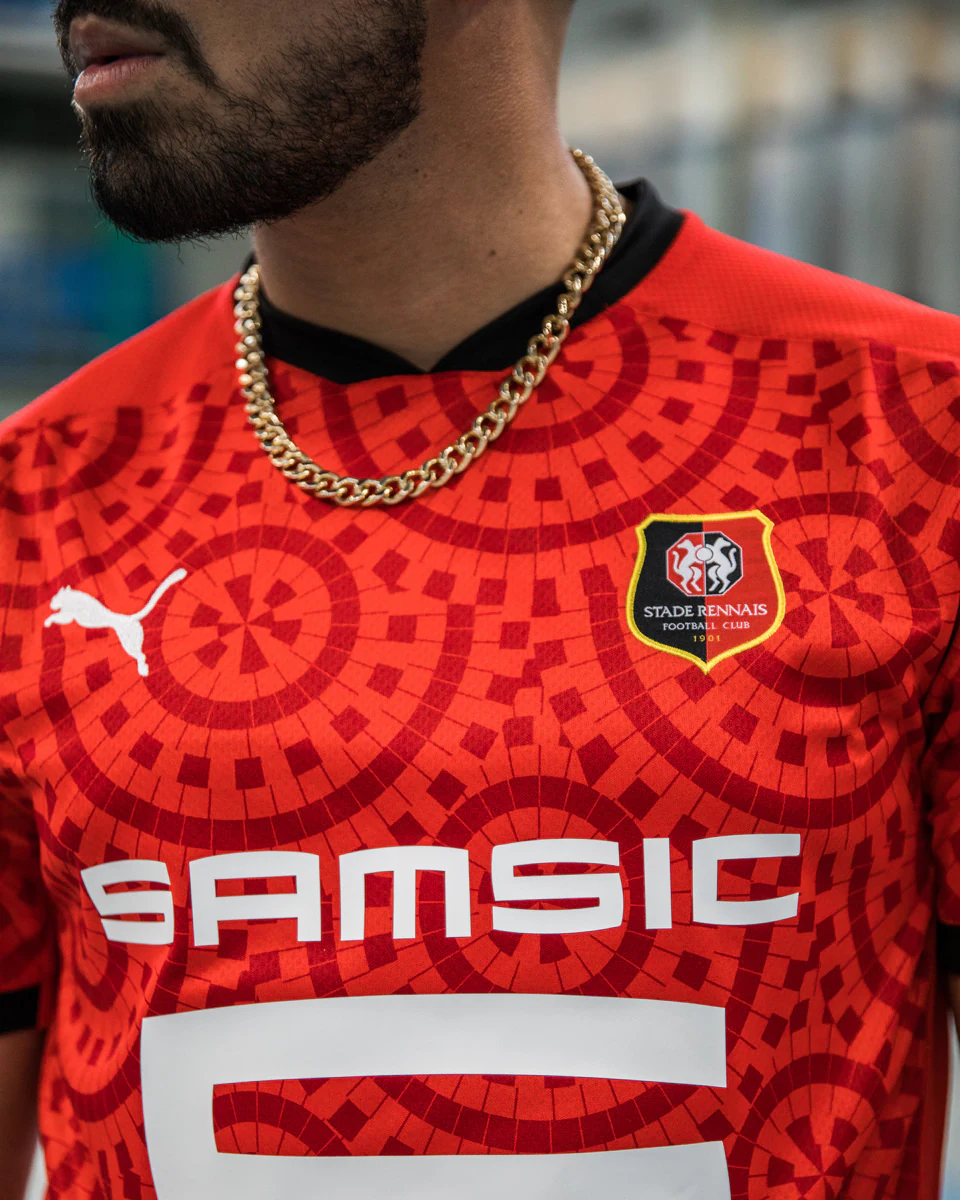 包含雷恩客场一球小胜，成功保持小组出线希望的词条