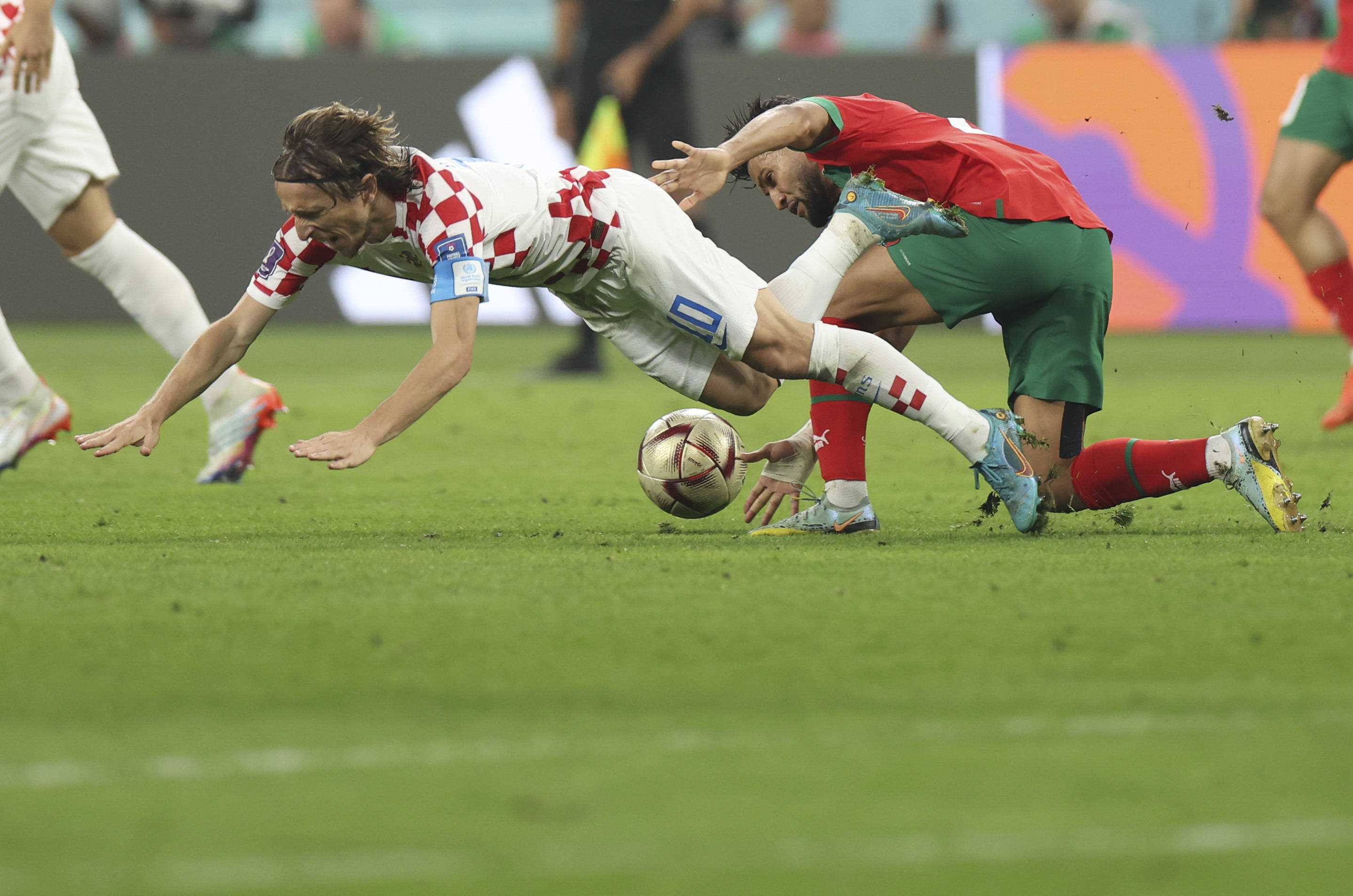 收获喜悦的足球比赛场面令人感动