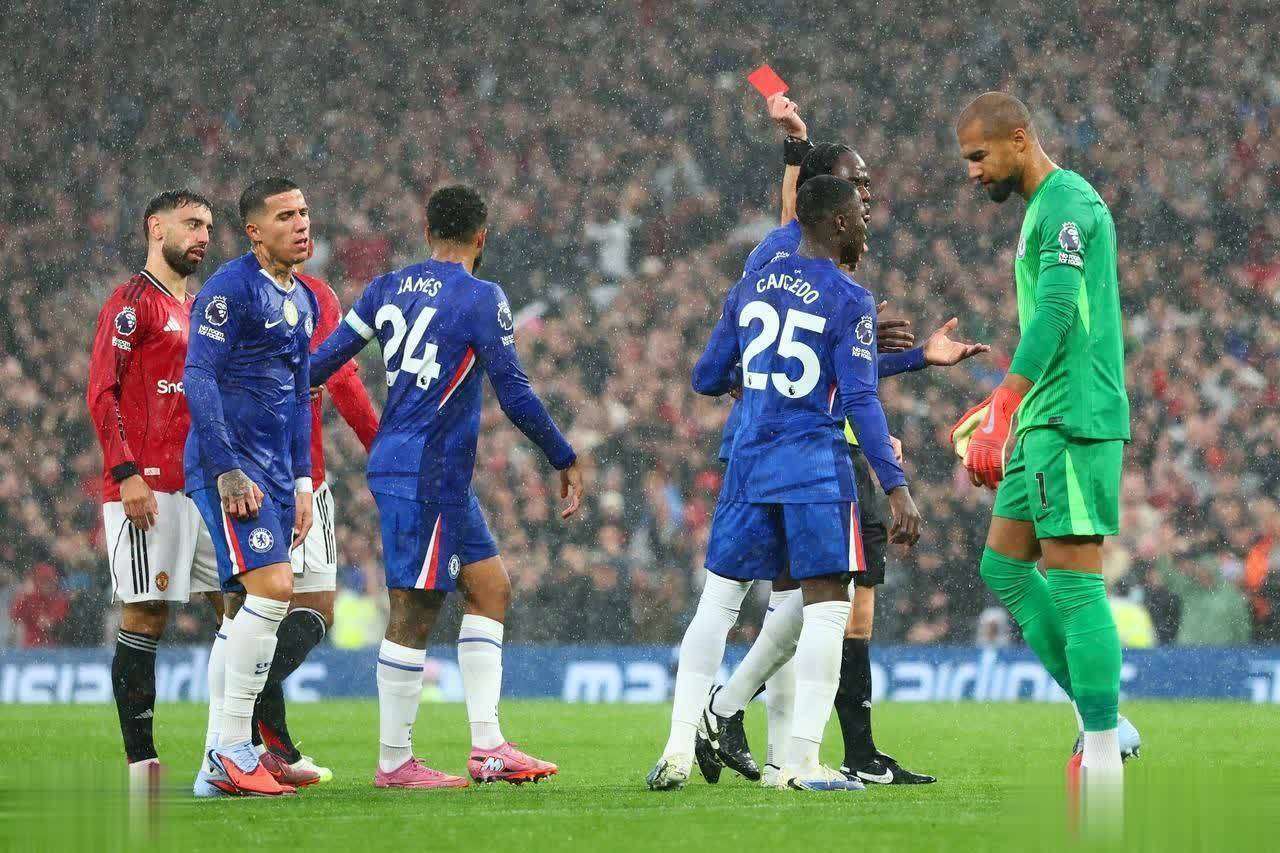 曼联客场击败切尔西，豪取保留欧冠希望