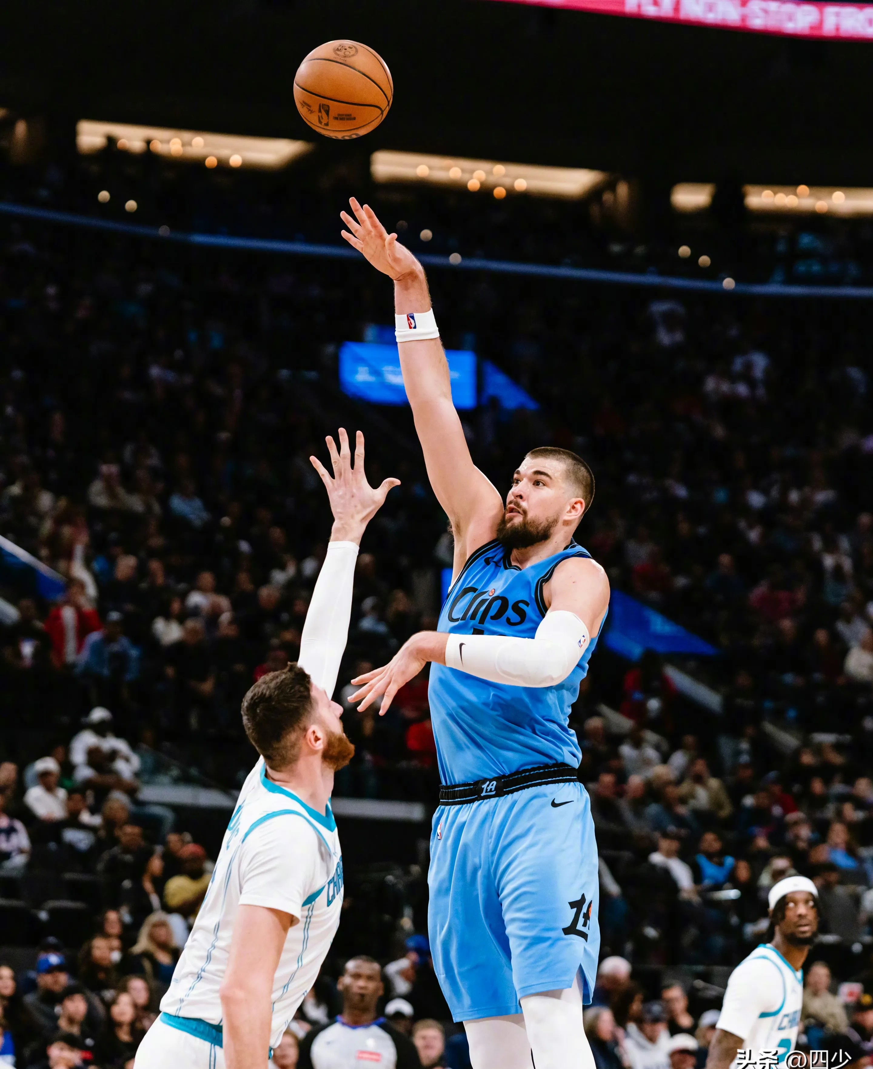 关于快船领先魔术，哈雷尔比赛后技术统计最亮眼的信息