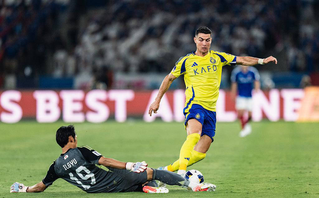 西亚球队遭遇失利，陷入困境