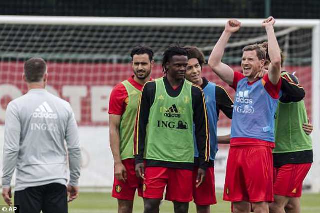 埃及队在友谊赛中遭遇对手围攻