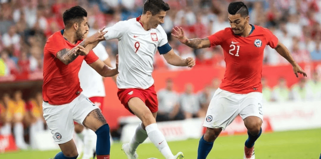 波兰队备战国际足球赛事大战