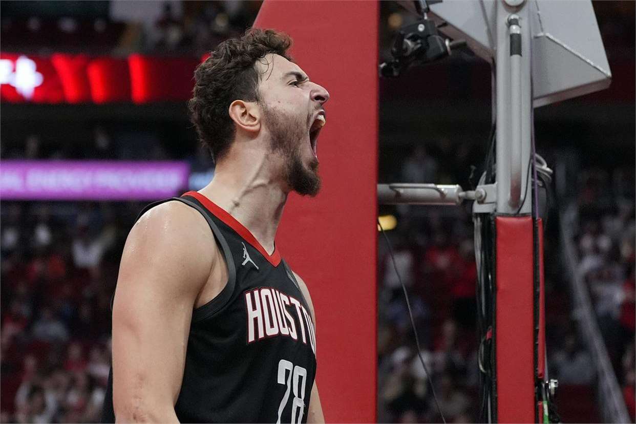 火箭力克国王，拉塞尔45分