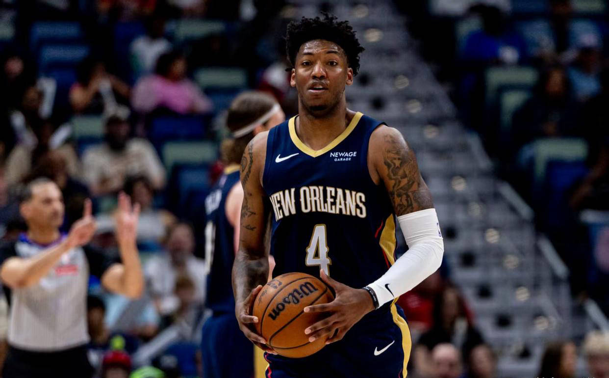 雄鹿主场大胜鹈鹕继续不败