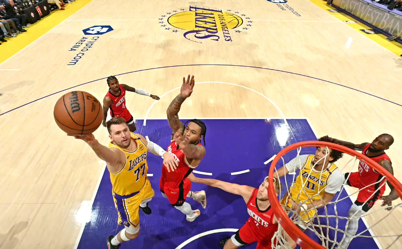 湖人取得四连胜，击败开拓者