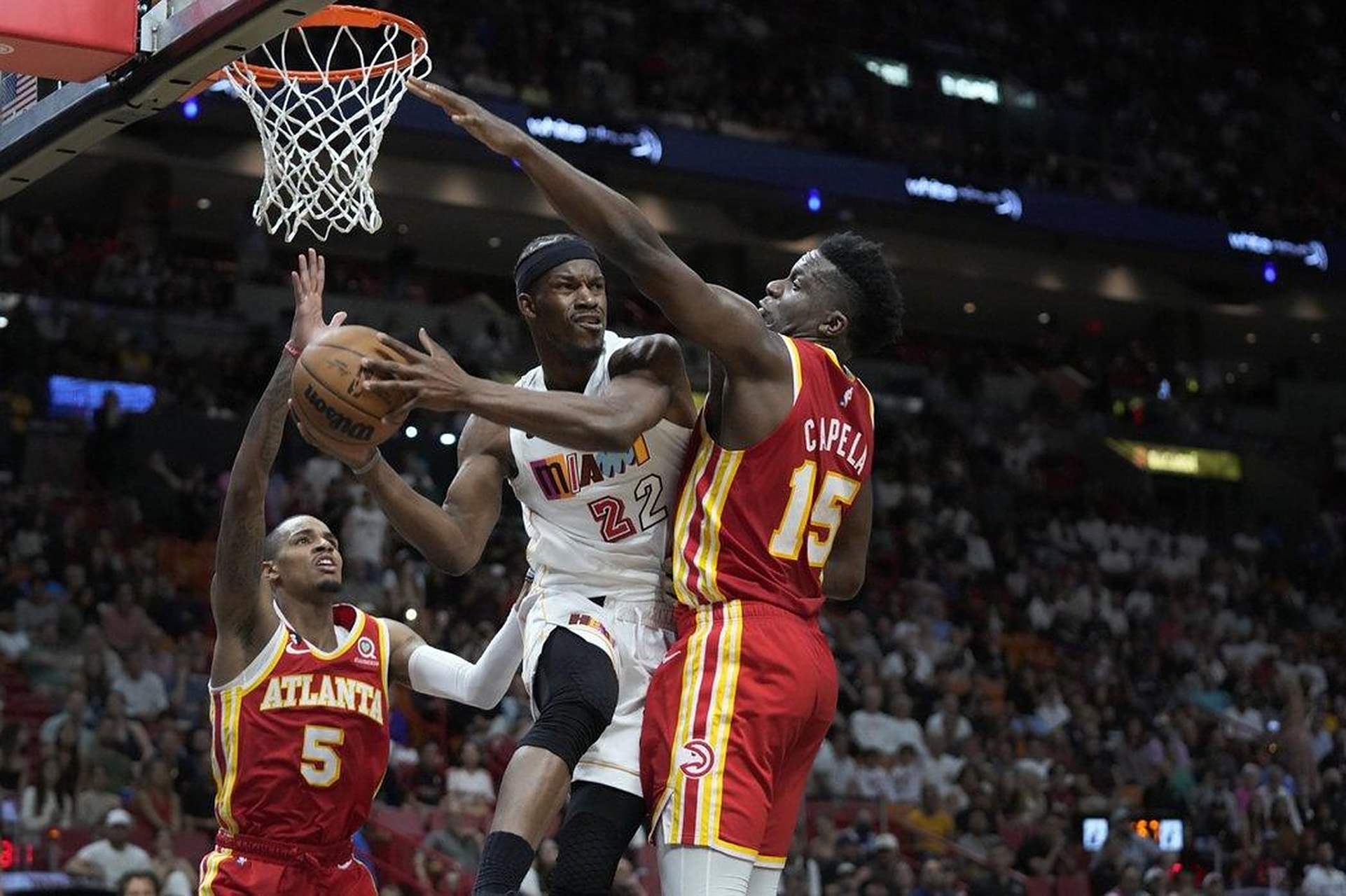 热火击败老鹰，巴特勒贡献32分