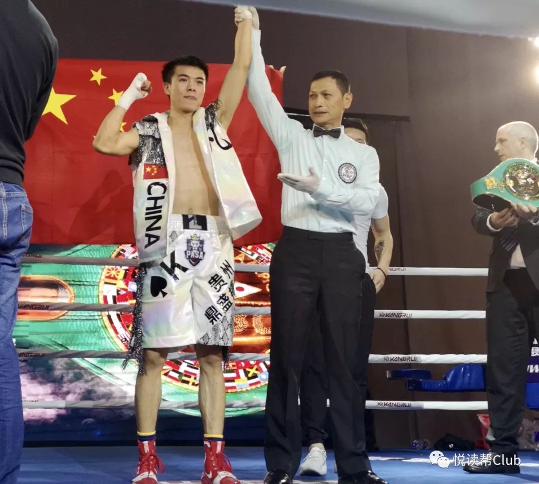 印尼男子拳击选手逆袭晋级八强
