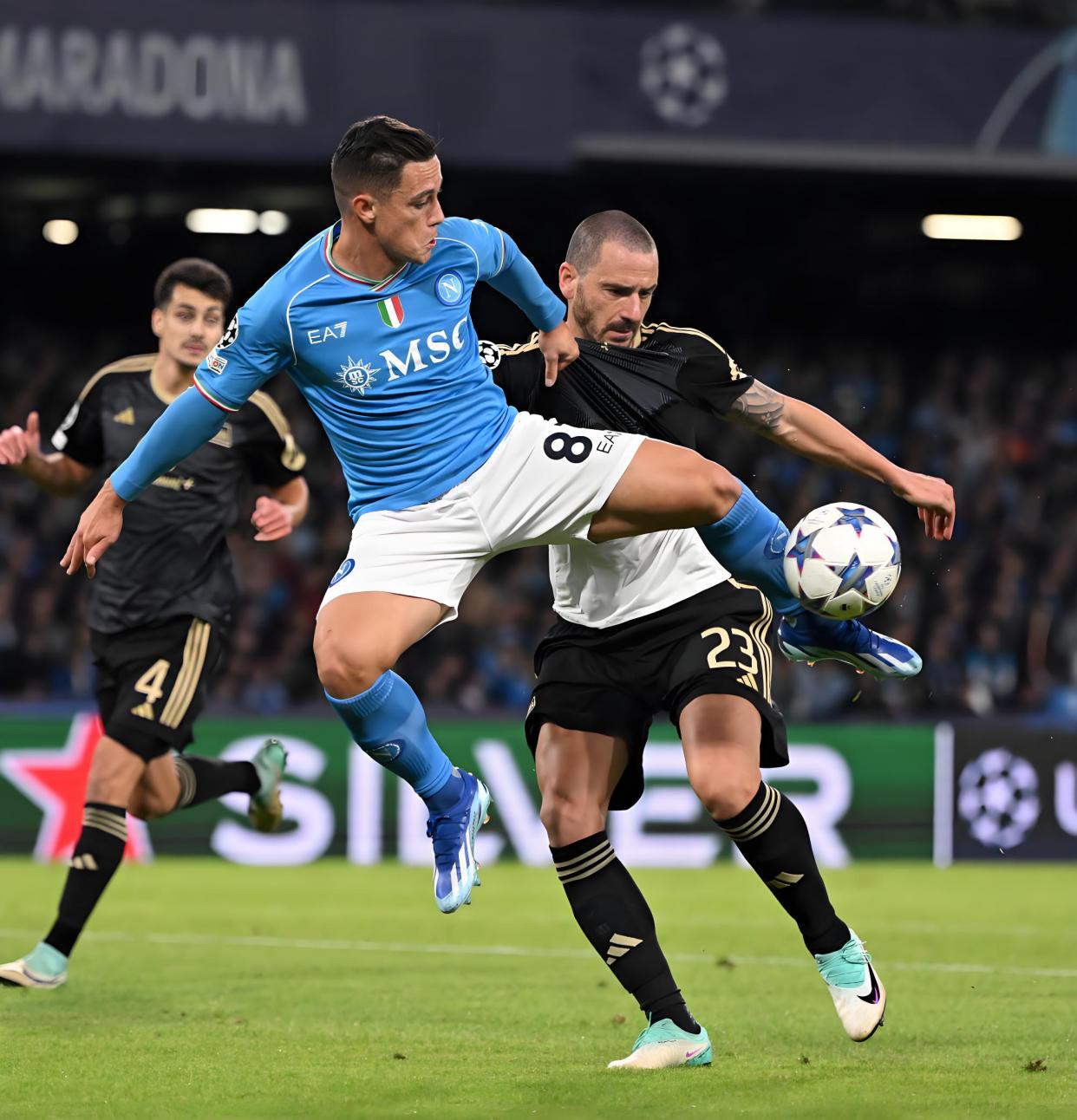 AC米兰逆转胜利，那不勒斯主场失利的简单介绍