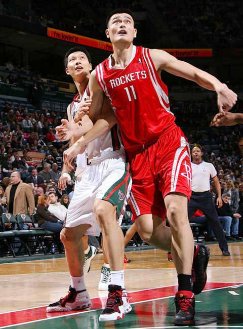 雄鹿客场大胜火箭，豪取两连胜