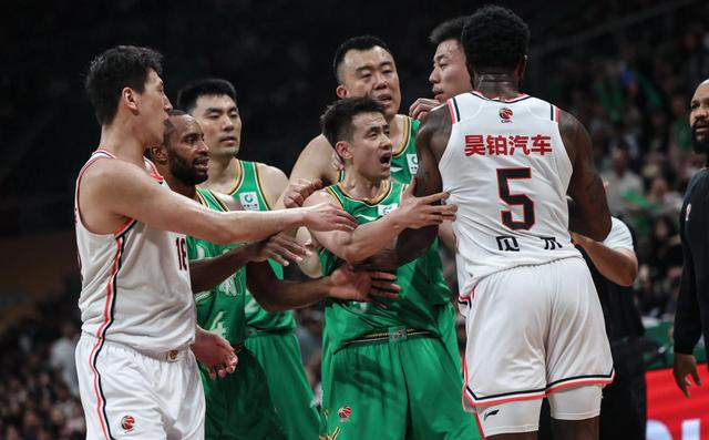 新疆队迎来惊人表现，击败榜首强队